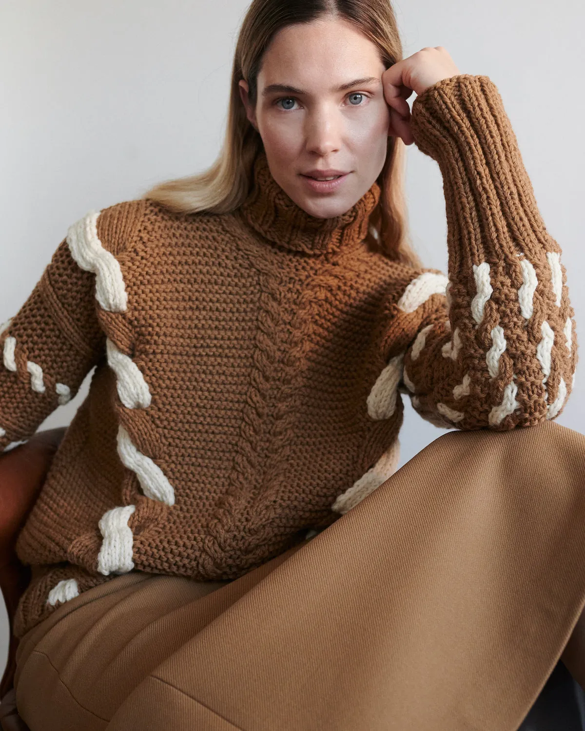 Barbora: Brown Wool Turtleneck