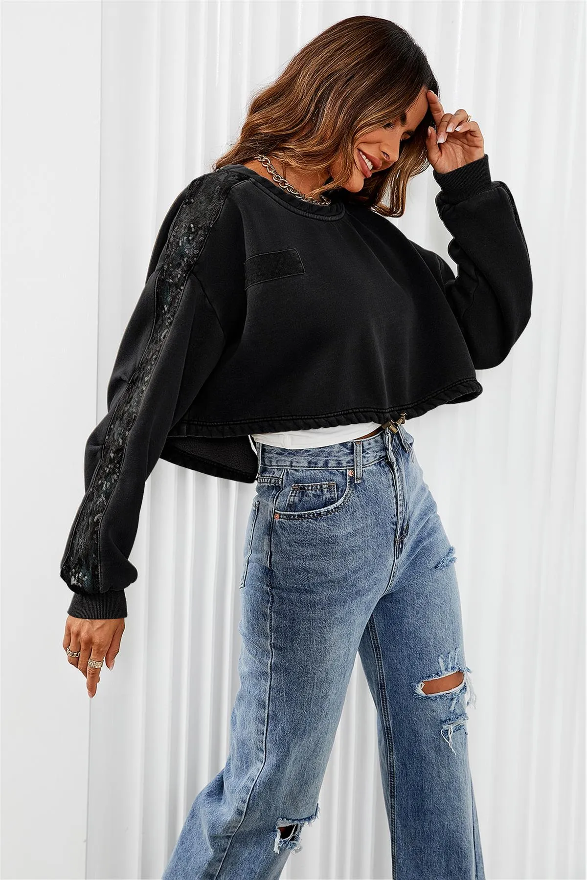 Oversized Sequin Detail Cropped Sweatshirt In Black