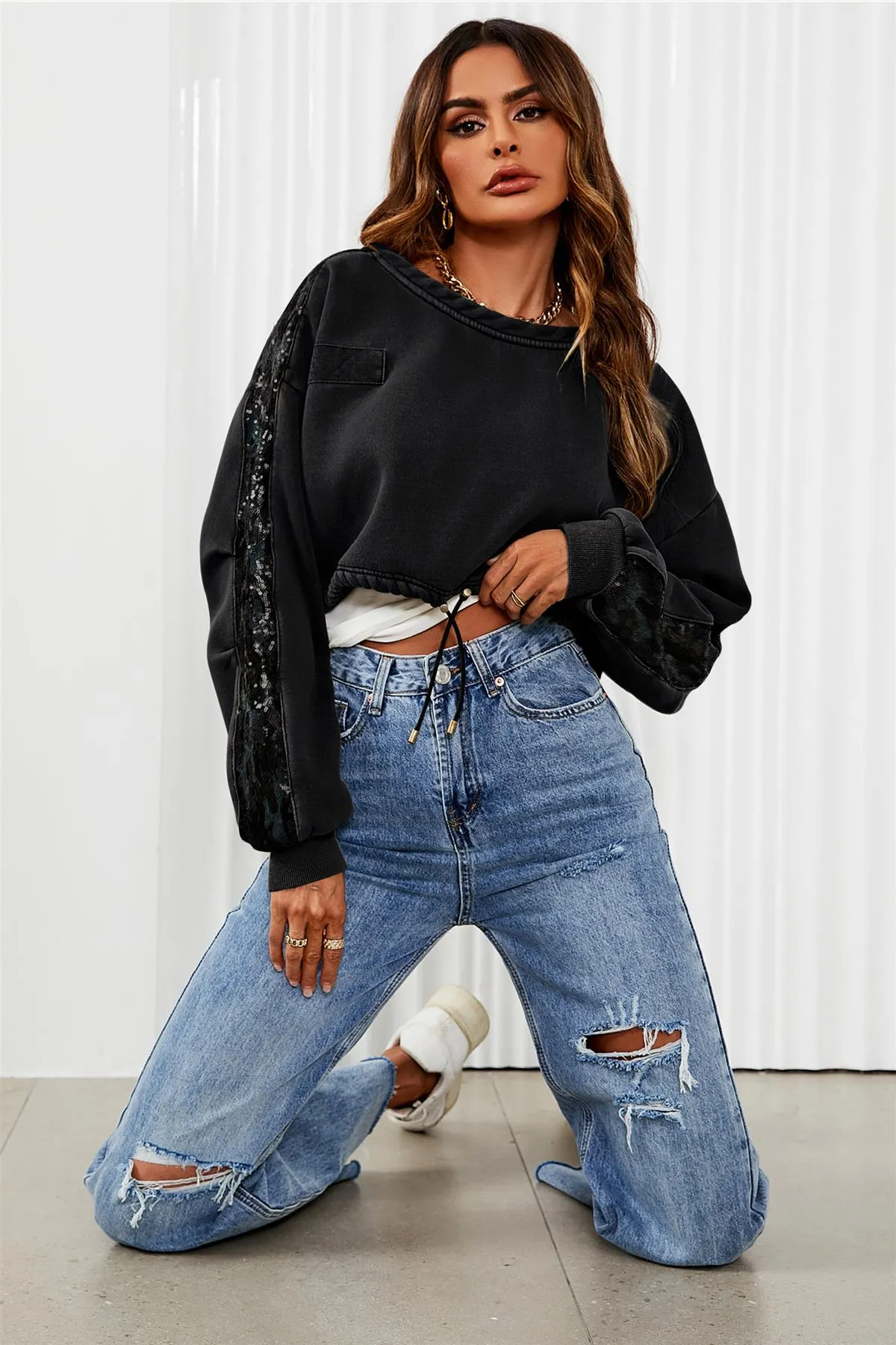 Oversized Sequin Detail Cropped Sweatshirt In Black