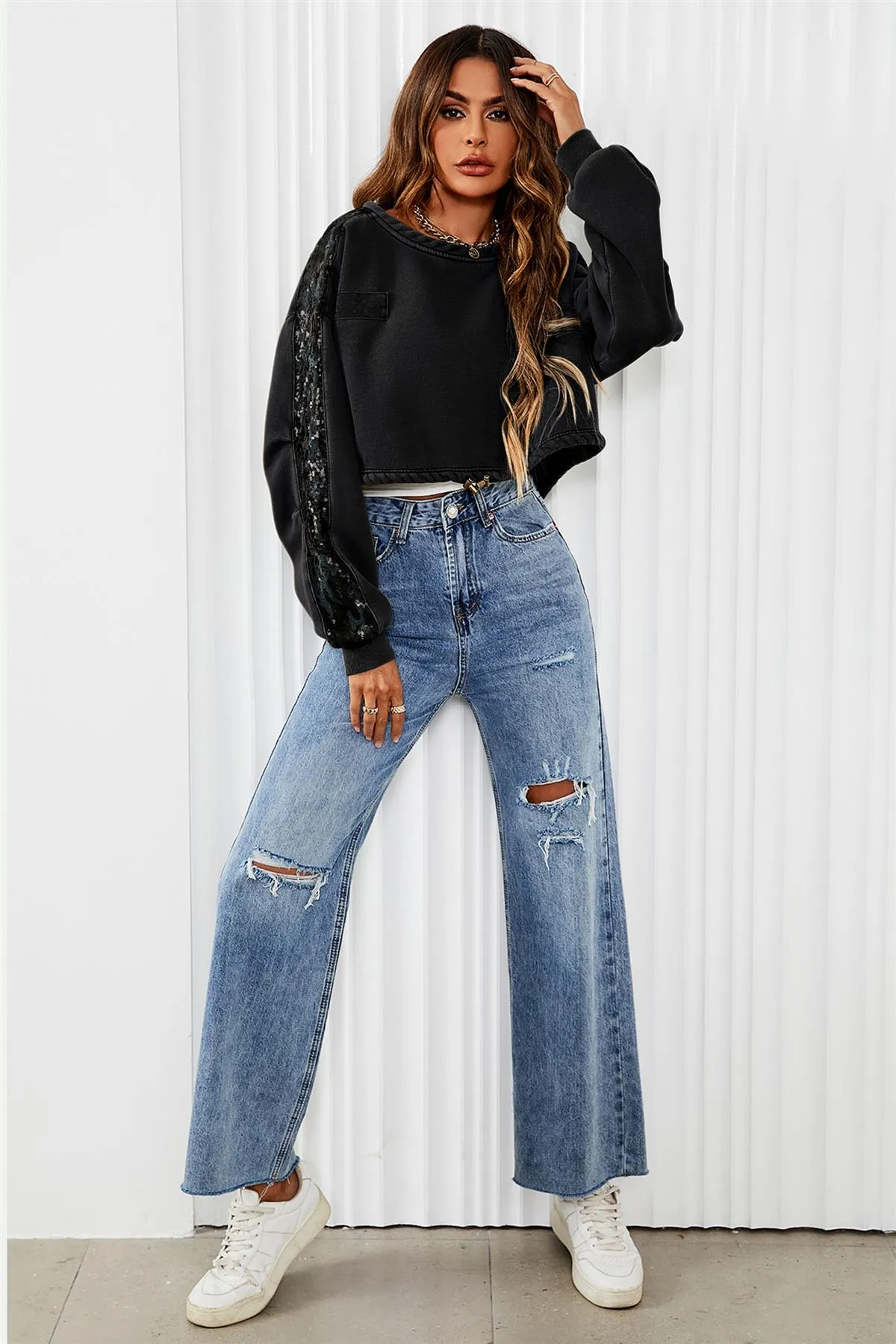 Oversized Sequin Detail Cropped Sweatshirt In Black